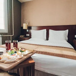 4* Hotel Soluxe